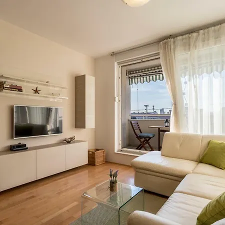 דירה Split Central Apartment,Free Private Parking ספליט