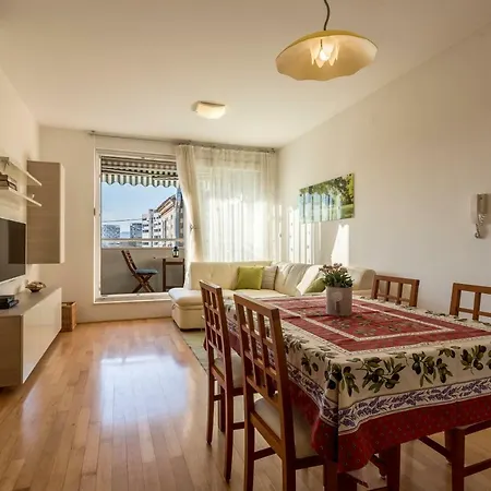 Split Central Apartment,Free Private Parking דירה ספליט