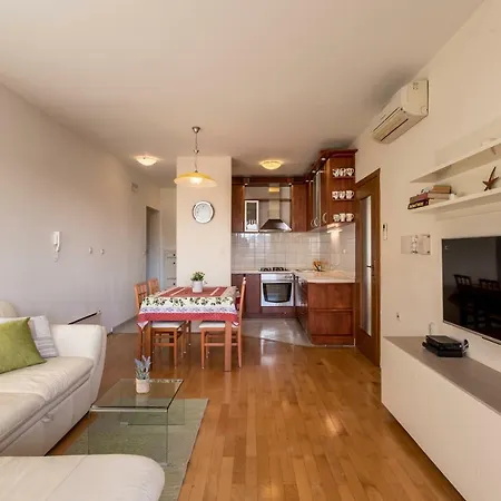 Split Central Apartment,Free Private Parking דירה
