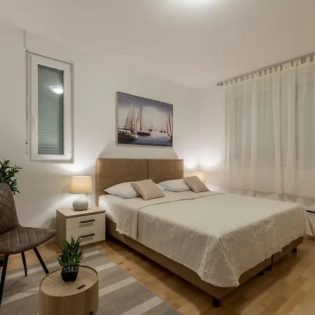 Split Central Apartment,Free Private Parking Split