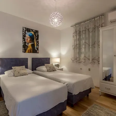 Split Central Apartment,Free Private Parking דירה